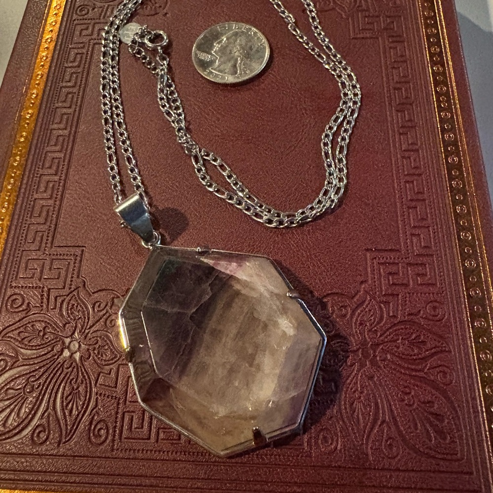 Evil pawn Veda necklace in flourite sold out